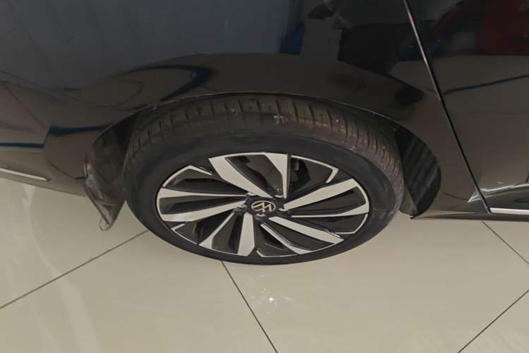 Used Volkswagen Passat 2023 Revised 330TSI Elite Edition Right Rear Wheel Hub