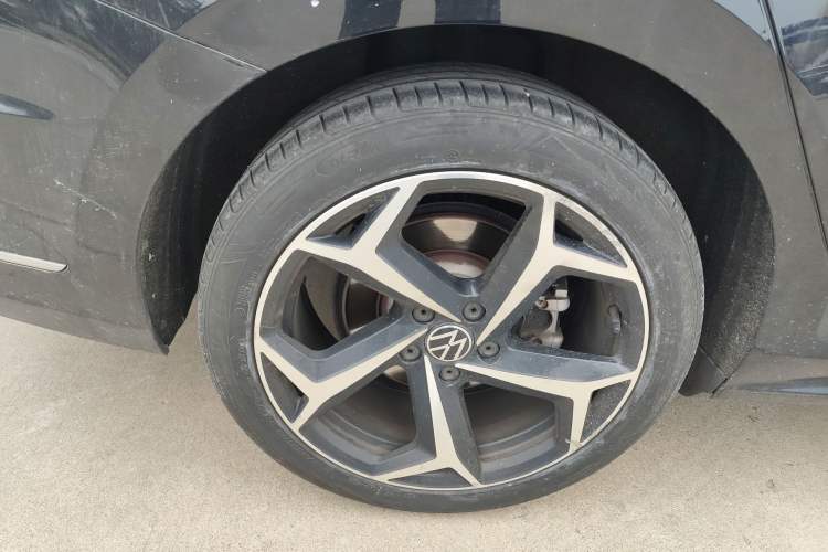 Used Volkswagen Passat 2023 Restyled 330TSI Starry Luxury Edition Right Rear Wheel Hub