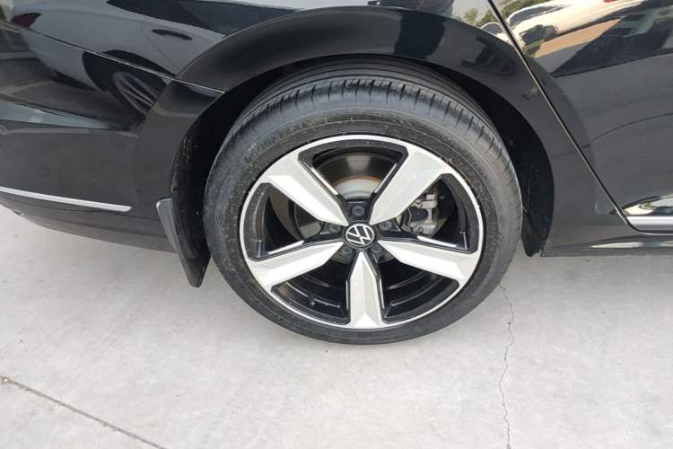 Used Volkswagen Passat 2023 Restyled 330TSI Starry Luxury Edition Right Rear Wheel Hub