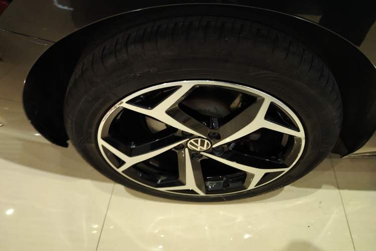 Used Volkswagen Passat 2023 330TSI Starry Elite Edition Right Rear Wheel Hub