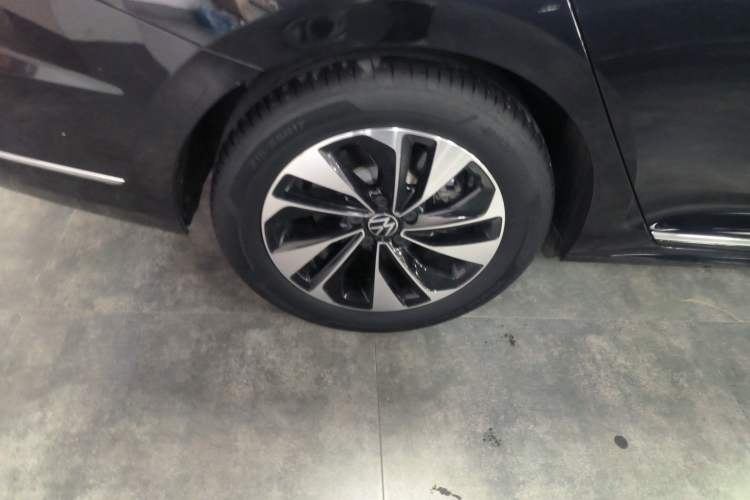 Used Volkswagen Passat 2023 330TSI Starry Elite Edition Right Rear Wheel Hub