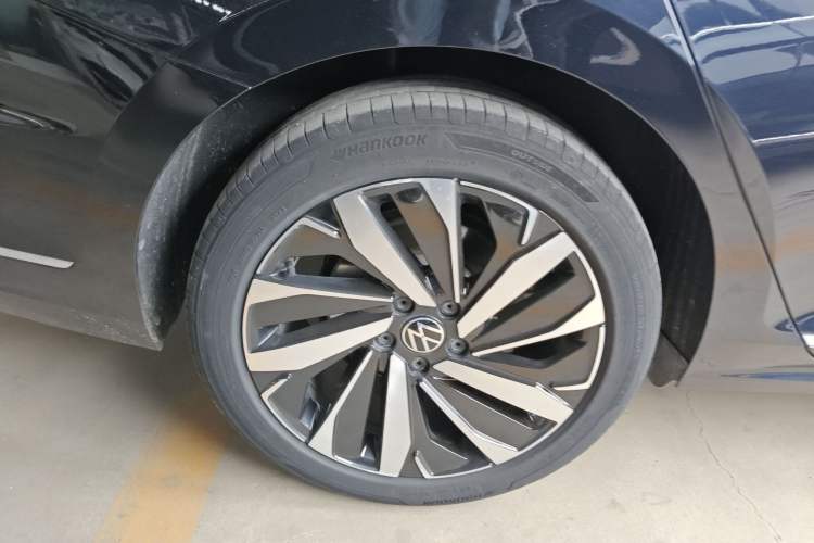 Used Volkswagen Passat 2023 Revised 330TSI Elite Edition Right Rear Wheel Hub