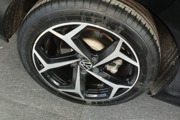 Used Volkswagen Passat 2023 Revised 330TSI Starry Elite Edition Right Rear Wheel Hub