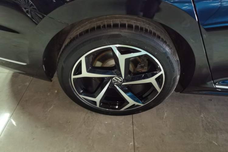 Used Volkswagen Passat 2023 330TSI Starry Luxury Edition Right Rear Wheel Hub