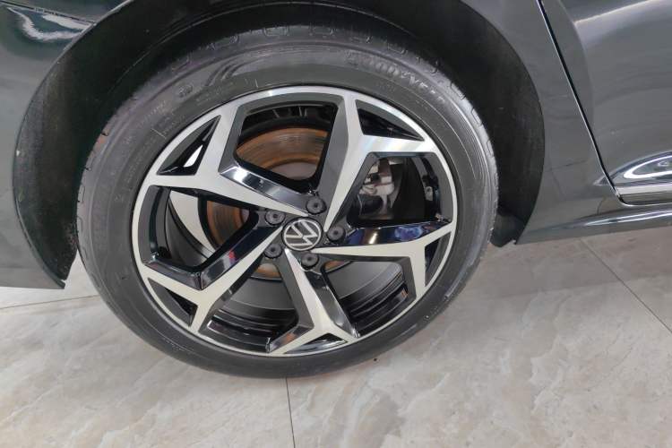 Used Volkswagen Passat 2023 Revised 330TSI Starry Elite Edition Right Rear Wheel Hub