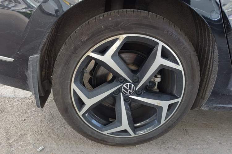 Used Volkswagen Passat 2023 Revised 330TSI Starry Elite Edition Right Rear Wheel Hub