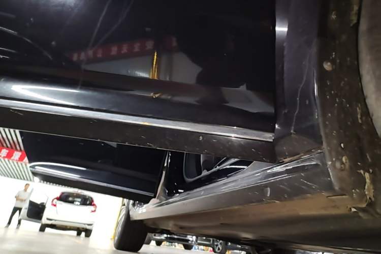 Used Volkswagen Passat 2023 Facelift 330TSI Luxury Edition Right Side Sill