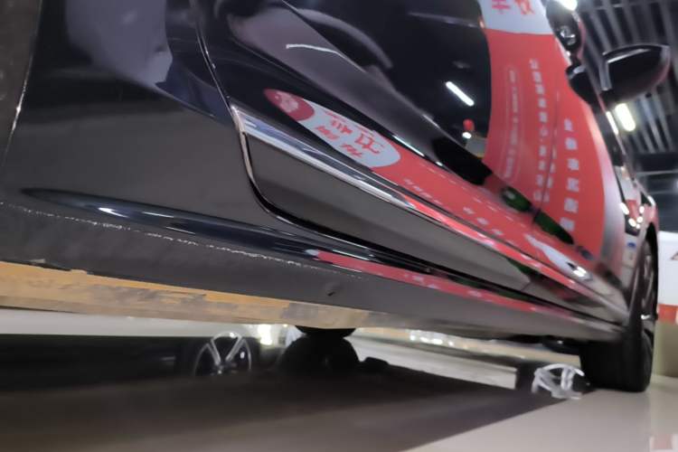 Used Volkswagen Passat 2023 Facelift 330TSI Luxury Edition Right Side Sill