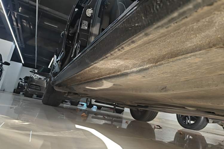 Used Volkswagen Passat 2023 Facelift 330TSI Luxury Edition Right Side Sill