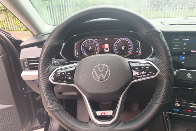 Used Volkswagen Passat 2023 Facelift 330TSI Prestige Edition Steering Wheel