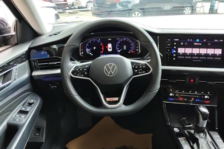 Used Volkswagen Passat 2023 Facelift 330TSI Luxury Edition Steering Wheel