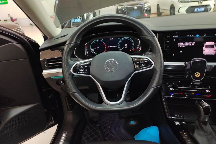 Used Volkswagen Passat 2023 Facelift 330TSI Luxury Edition Steering Wheel