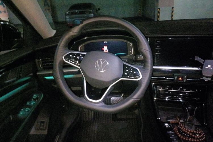 Used Volkswagen Passat 2023 330TSI Luxury Edition Steering Wheel