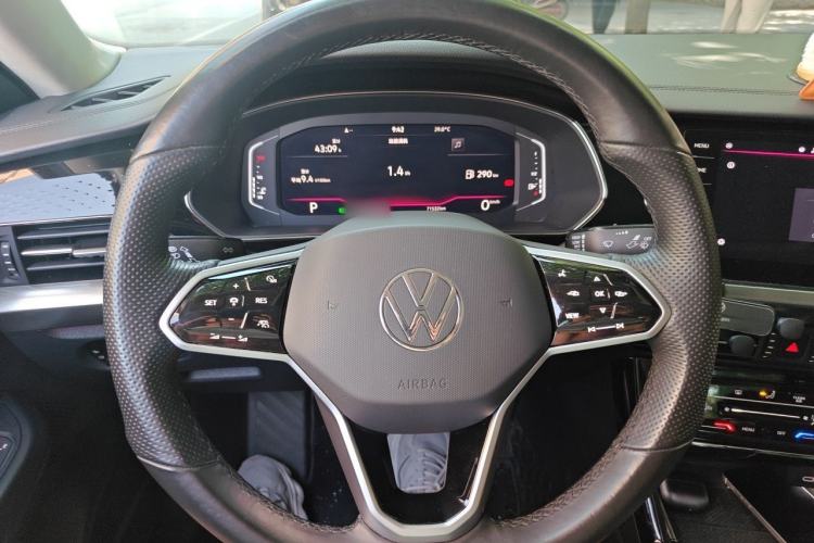 Used Volkswagen Passat 2023 Facelift 330TSI Luxury Edition Steering Wheel