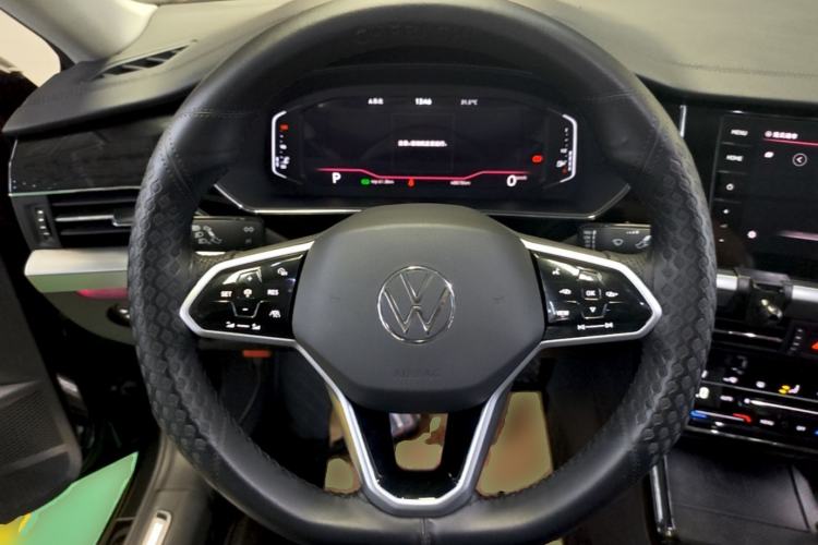 Used Volkswagen Passat 2023 Facelift 330TSI Luxury Edition Steering Wheel