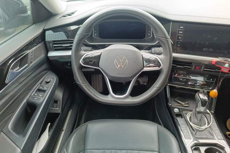 Used Volkswagen Passat 2023 Facelift 330TSI Luxury Edition Steering Wheel