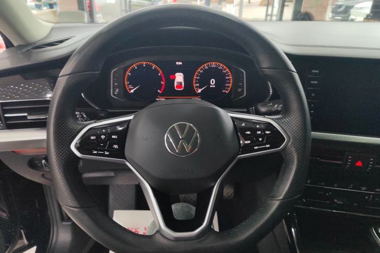 Used Volkswagen Passat 2023 Facelift 330TSI Luxury Edition Steering Wheel