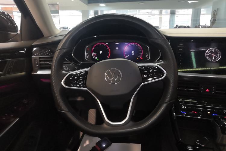 Used Volkswagen Passat 2023 Facelift 330TSI Luxury Edition Steering Wheel