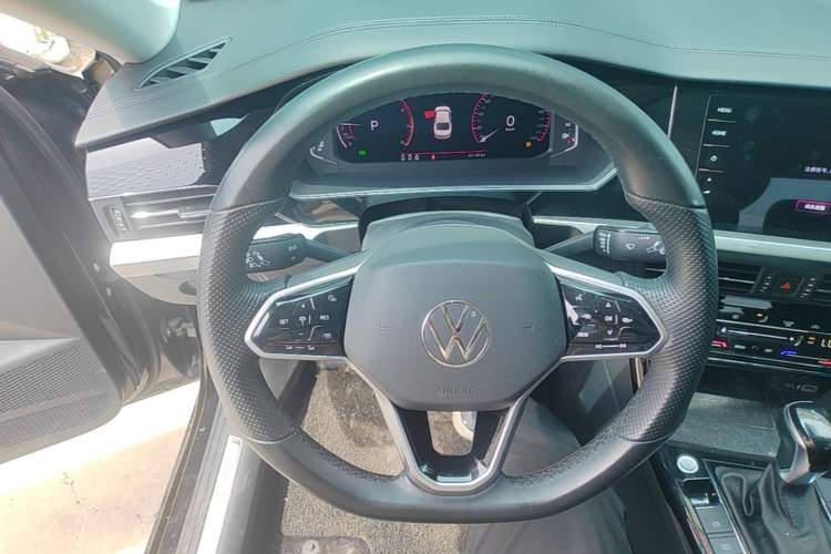 Used Volkswagen Passat 2023 330TSI Starry Luxury Edition Steering Wheel