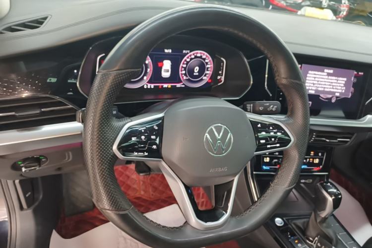 Used Volkswagen Passat 2023 Facelift 330TSI Luxury Edition Steering Wheel