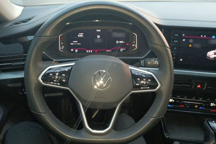 Used Volkswagen Passat 2023 Facelift 330TSI Luxury Edition Steering Wheel