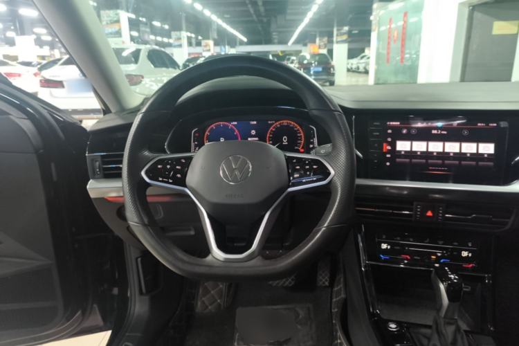 Used Volkswagen Passat 2023 Facelift 330TSI Luxury Edition Steering Wheel