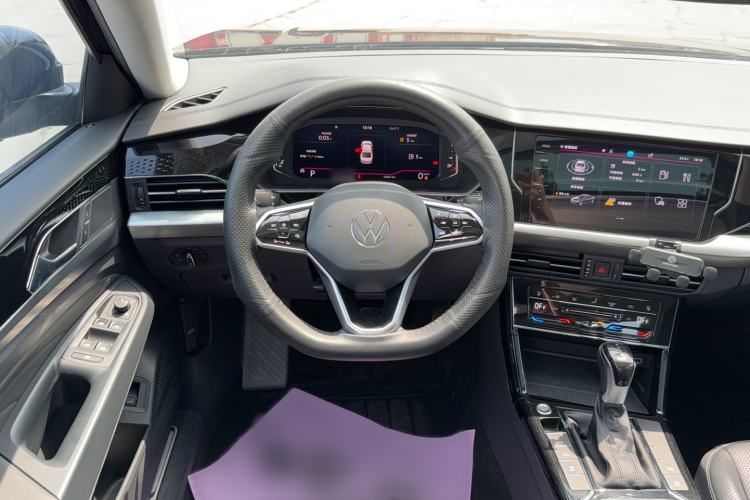 Used Volkswagen Passat 2023 Facelift 330TSI Luxury Edition Steering Wheel