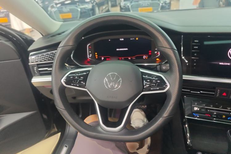 Used Volkswagen Passat 2023 Facelift 330TSI Luxury Edition Steering Wheel