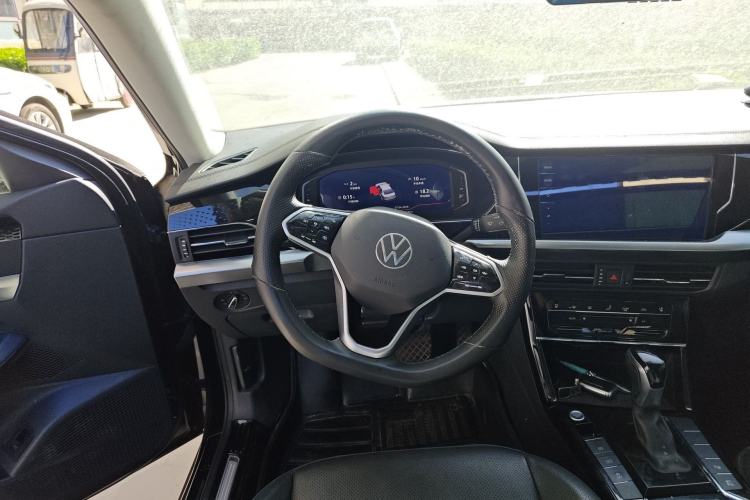 Used Volkswagen Passat 2023 Facelift 330TSI Luxury Edition Steering Wheel