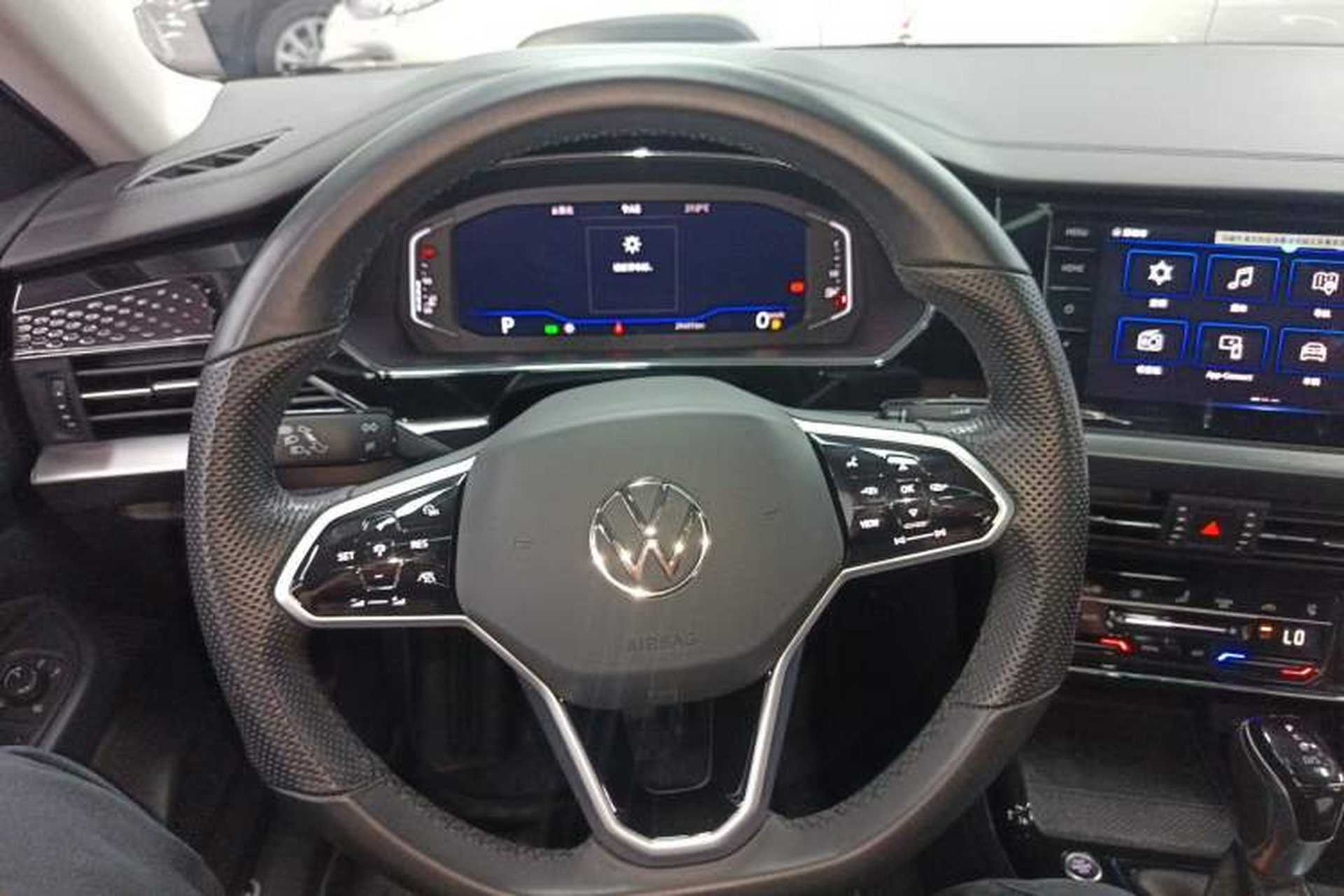 Used Volkswagen Passat 2023 Facelift 330TSI Luxury Edition Steering Wheel