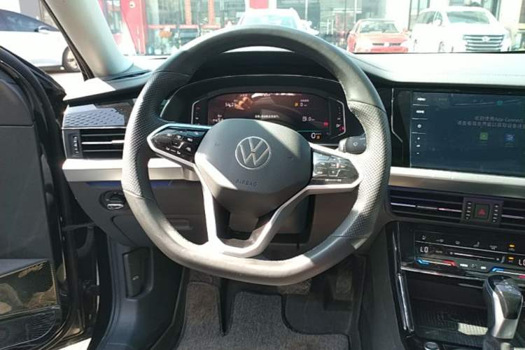 Used Volkswagen Passat 2023 Facelift 330TSI Luxury Edition Steering Wheel