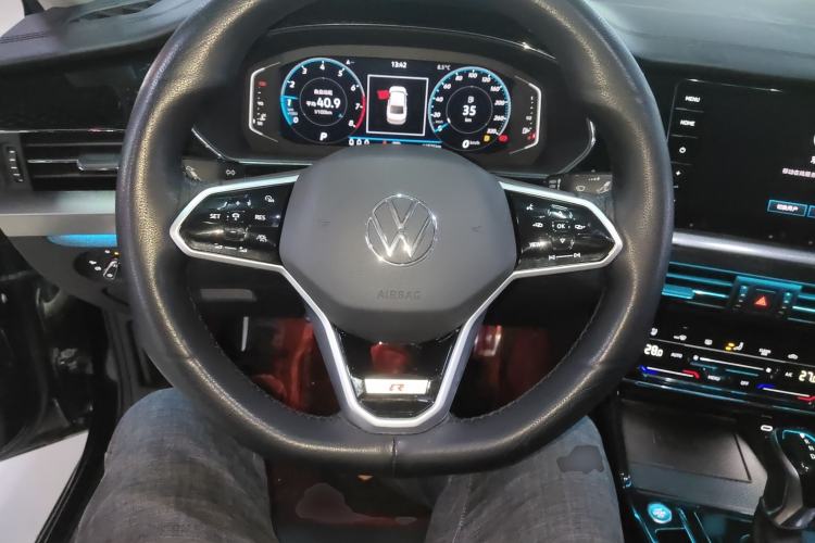 Used Volkswagen Passat 2023 Facelift 330TSI Luxury Edition Steering Wheel