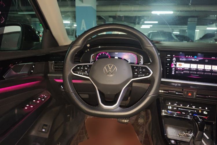 Used Volkswagen Passat 2023 Facelift 330TSI Luxury Edition Steering Wheel