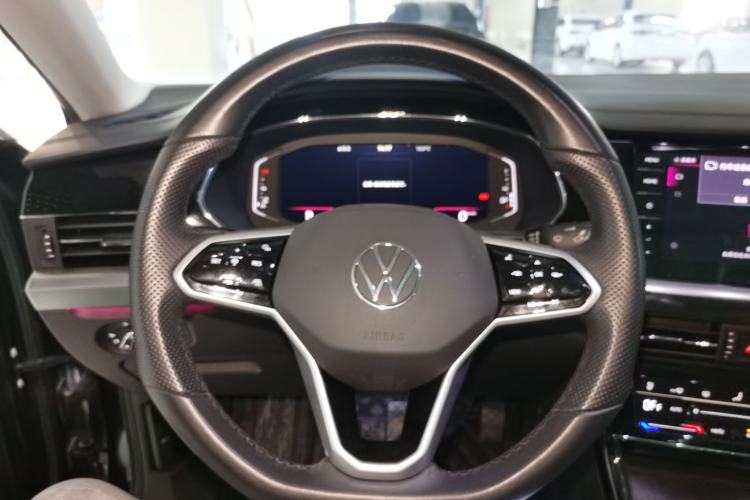 Used Volkswagen Passat 2023 Facelift 330TSI Luxury Edition Steering Wheel