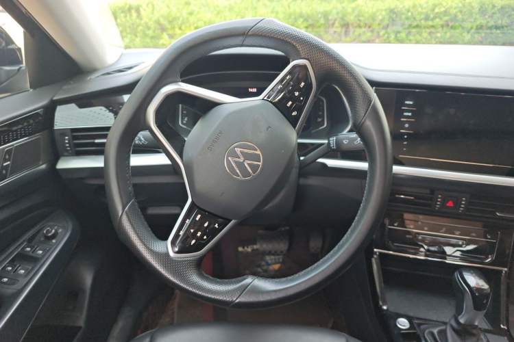 Used Volkswagen Passat 2023 Revised 280TSI Elite Edition Steering Wheel
