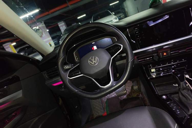 Used Volkswagen Passat 2023 330TSI Luxury Edition Steering Wheel