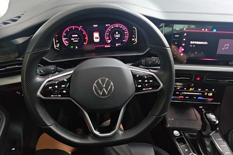 Used Volkswagen Passat 2023 Facelift 330TSI Luxury Edition Steering Wheel