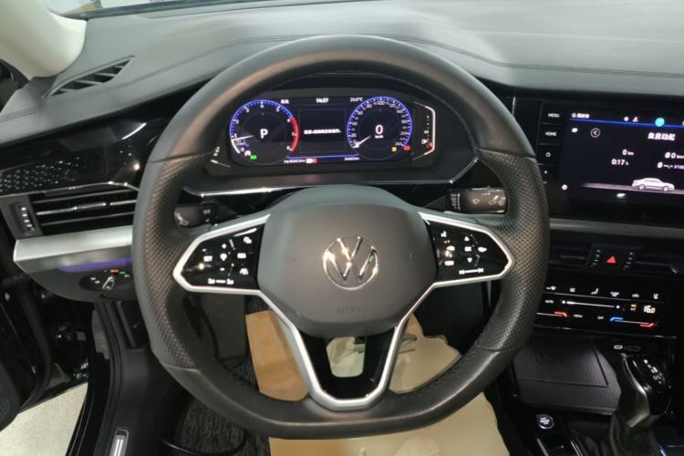 Used Volkswagen Passat 2023 Facelift 330TSI Luxury Edition Steering Wheel