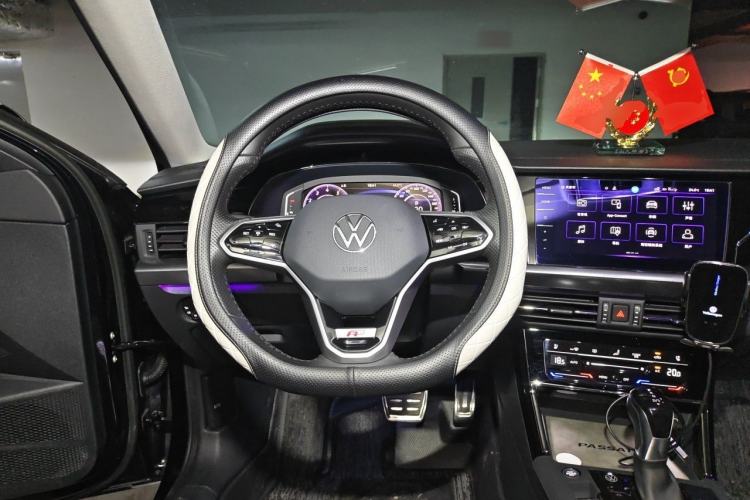 Used Volkswagen Passat 2023 Facelift 330TSI Luxury Edition Steering Wheel
