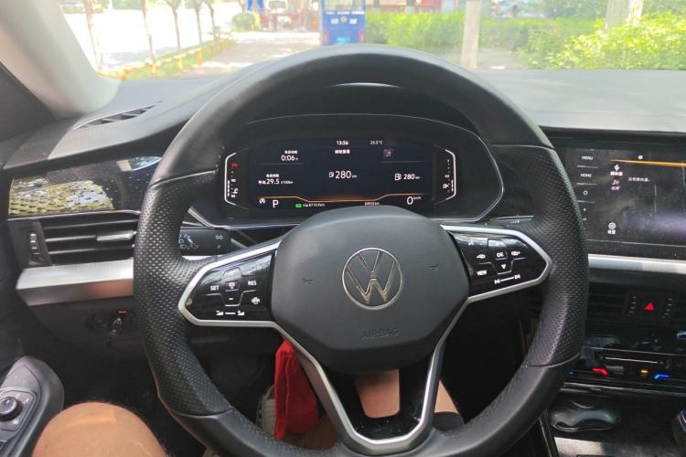 Used Volkswagen Passat 2023 330TSI Starry Elite Edition Steering Wheel