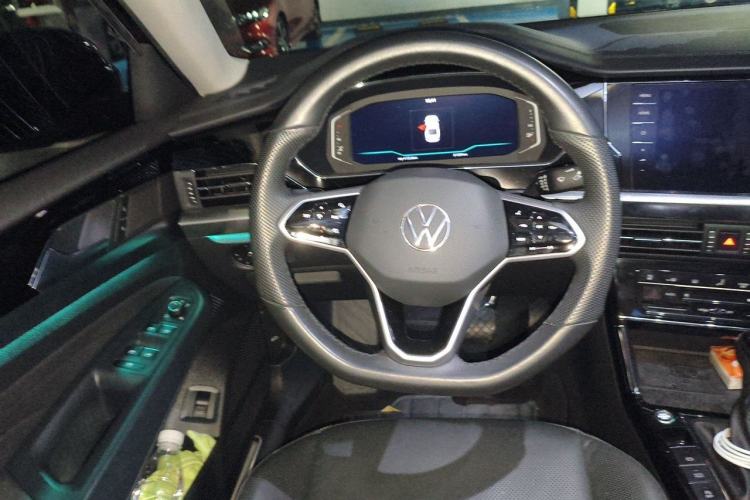 Used Volkswagen Passat 2023 Facelift 330TSI Luxury Edition Steering Wheel