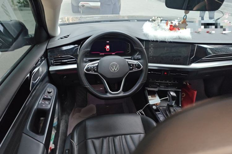 Used Volkswagen Passat 2023 Facelift 330TSI Luxury Edition Steering Wheel
