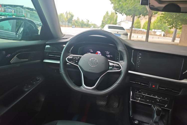 Used Volkswagen Passat 2023 Facelift 330TSI Luxury Edition Steering Wheel