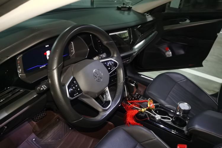 Used Volkswagen Passat 2023 Facelift 330TSI Luxury Edition Steering Wheel