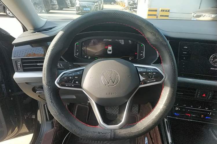 Used Volkswagen Passat 2023 Revised 330TSI Elite Edition Steering Wheel