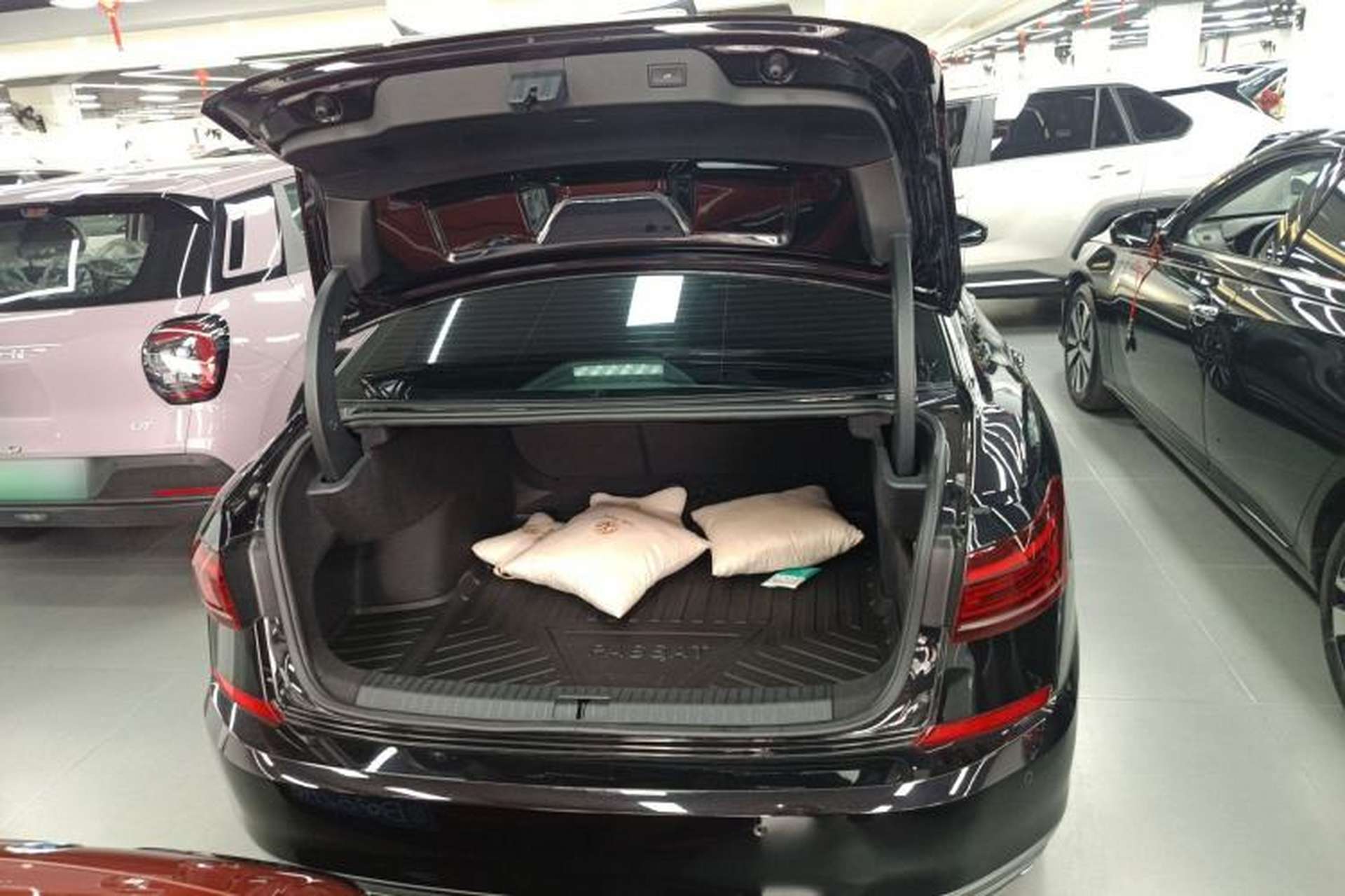 Used Volkswagen Passat 2023 Facelift 330TSI Luxury Edition Trunk