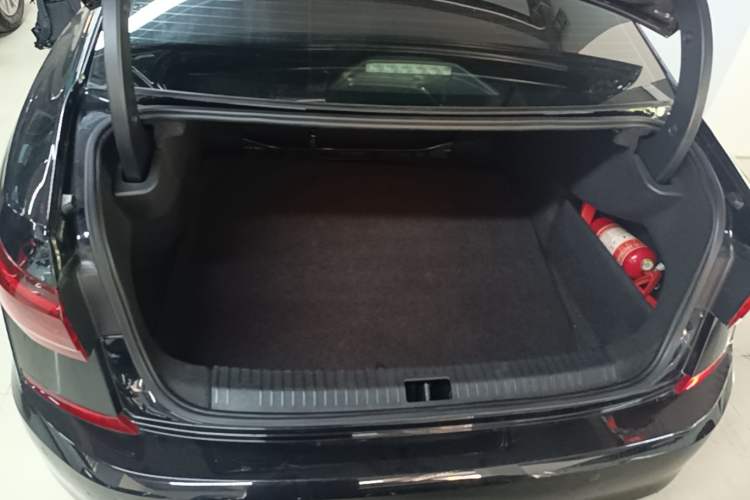 Used Volkswagen Passat 2023 Revised Version 280TSI Business Edition Trunk