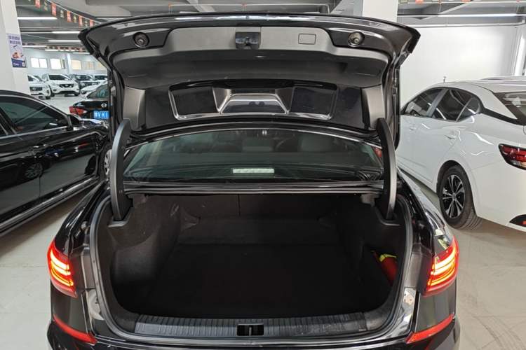Used Volkswagen Passat 2023 280TSI Business Edition Trunk