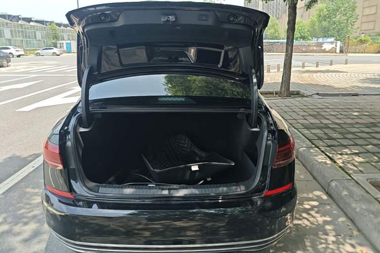 Used Volkswagen Passat 2023 Revised Version 380TSI Flagship Edition Trunk
