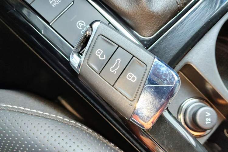 Used Volkswagen Passat 2023 Facelift 330TSI Luxury Edition Vehicle Key